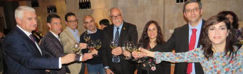 Autoridades y productores brindaron por los vinos manzanareños de la nueva añada