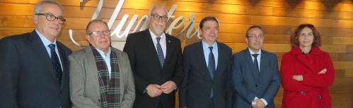 Foto con miembros del consejo rector y con la Subdelegada del Gobierno