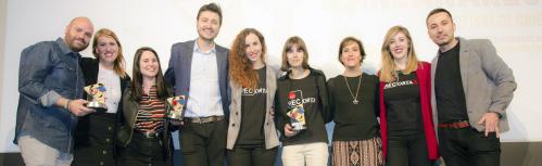 Organizadores y premiados en el festival de cine ManzanaREC