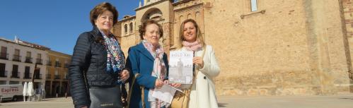 Dolores Saldaña junto a Isabel Enrique y Consuelo González Calero