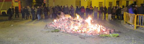 Hoguera de San Blas en la noche del sábado