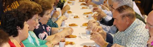 Los mayores degustaron chocolate con churros