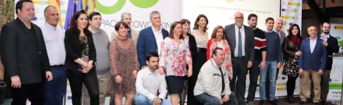 Autoridades junto a los emprendedores del coworking Manzanares