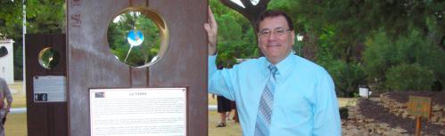 Julián Gómez-Cambronero el día de inauguración del Paseo del Sistema Solar en septiembre de 2010