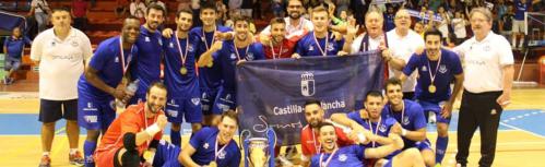 El Manzanares FS posa con la copa de campeón