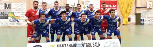 El Manzanares FS estrenó la indumentaria oficial de la temporada y ofreció el Trofeo JCCM a su afición