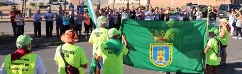 Aplausos a la marcha a su llegada a Manzanares