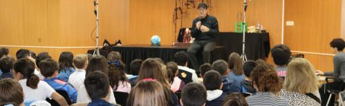 El marionetista Jordi Bertrán respondió a numerosas preguntas del alumnado