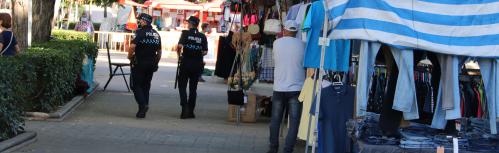 Agentes de la Policía Local velaron por el cumplimiento del protocolo en el mercadillo