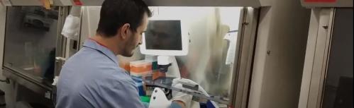 David Rincón en el laboratorio - Imagen ECUSA