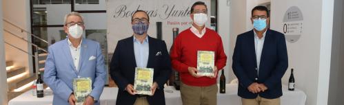 Autores del libro junto al concejal de Cultura y al presidente de la cooperativa Jesús del Perdón