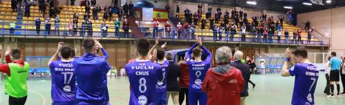 Saludo de la plantilla a la afición tras vencer al Elche