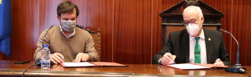 El presidente de Aempoman y el alcalde firman el convenio