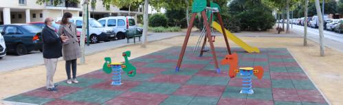 Díaz-Benito comprueba cómo ha quedado el parque junto a José Herrera