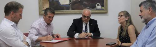 Firma del convenio de colaboración entre Ayuntamiento y AECC 2022