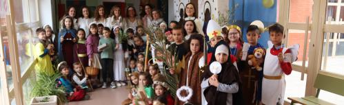 Niños y niñas de Altagracia vestidos de santos y santas con motivo de Holywins