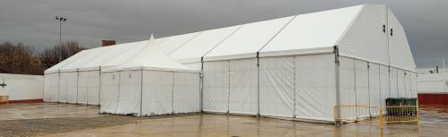 Carpa en el auditorio municipal 'La Pérgola'