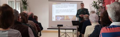 Charla sobre ciberseguridad en el Centro de Mayores