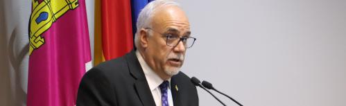 Julián Nieva durante el discurso inaugural