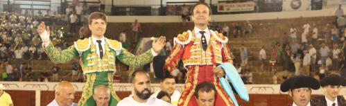 Juan Leal y Antonio Ferrera salen a hombros