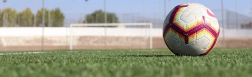 Nuevo césped en el campo de fútbol del velódromo