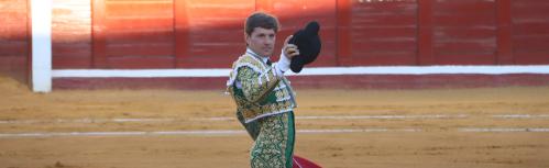 Brindis al público de Juan Leal en la corrida de feria 2023 de Manzanares