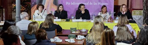 Mesa redonda de mujeres empresarias