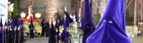 Procesión del Silencio a su paso por la plaza de la Constitución