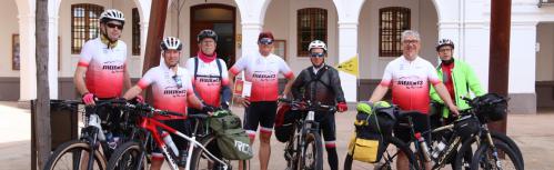 Ex jóvenes en bicicleta rumbo a Lisboa