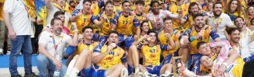 Javi Márquez celebra el ascenso con el Tubos Aranda Villa de Aranda (Fotografía: BM Villa de Aranda)