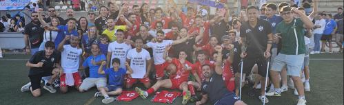 Celebración de la plantilla junto a aficionados