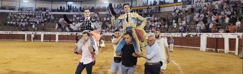 David Galván y Miguel Ángel Perera salen a hombros