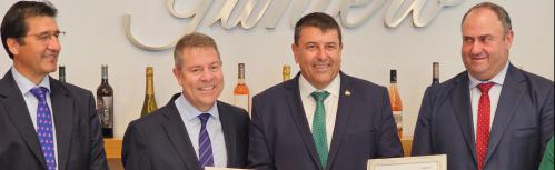 Entrega de los certificados de calidad a Bodegas Yuntero