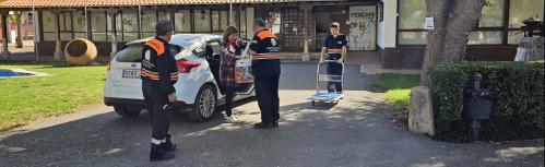 Entrega de ayuda en el recinto ferial de Manzanares