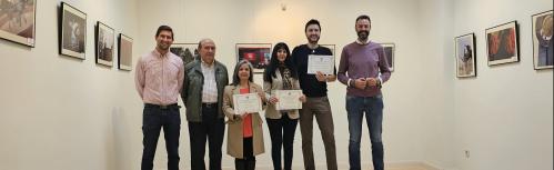 Los premiados posan junto a autoridades y organizadores