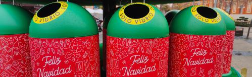 Árbol de Navidad de miniglús en Manzanares (Ecovidrio)