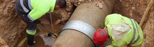 Tareas de reparación de una de las bridas