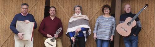 Maribel Ruiz (en el centro) en una de las fotos del disco de Airén