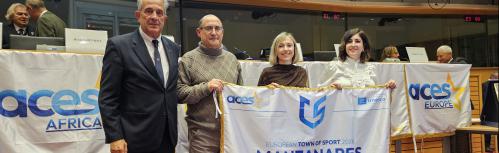 La delegación de Manzanares recibió la bandera como Villa Europea del Deporte 2026