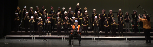 CEIP Enrique Tierno Galván interpretando 'Manolo y su Autobús'