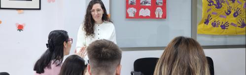 Laura Donoso durante el taller de familia en el Centro Social de la Avenida del Parque