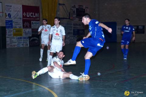 Lanzamiento de Otero en el partido de liga de la pasada temporada ante el Valdepeñas