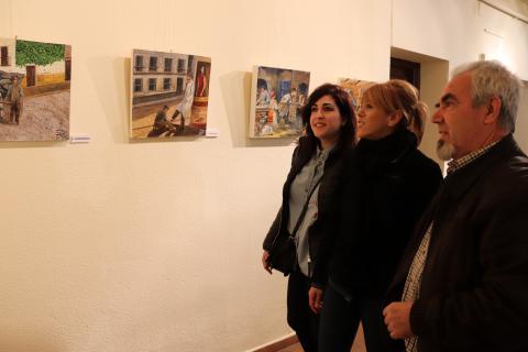 El autor visita la exposición junto a Silvia Cebrián y Gemma de la Fuente