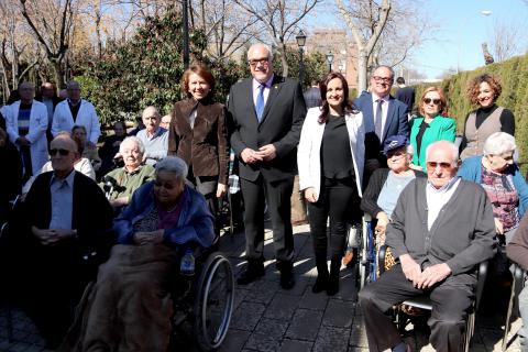 Ayuntamiento y Junta presentan el anteproyecto de ampliación de la residencia ‘Los Jardines’