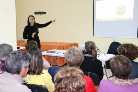 Herminia Espinosa durante la charla