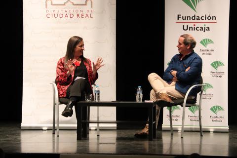 Nuria Varela e Isaías Lafuente en la Escuela de Ciudadanos