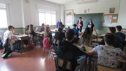 Presentación del carné VIP en el colegio San José