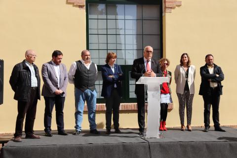 Momento del discurso de inauguración de torreón de Larios