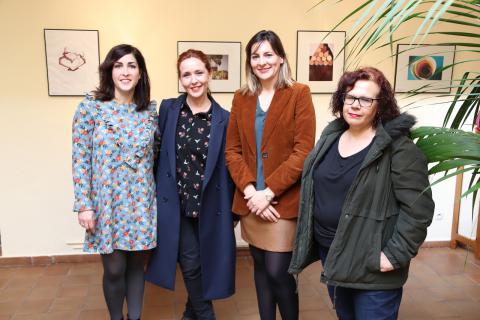 Inauguración de la exposición de los concursos de fotografía y diseño en botas de vino