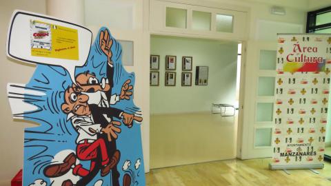 Mortadelo y Filemón reciben a los visitantes a la entrada de la exposición